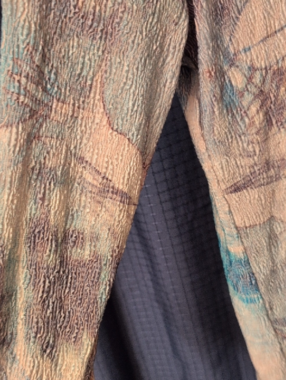 Like New Coldwater Creek Long Sleeve Scoop Neck Top in Tan and Blue 14/16 - Picture 6 of 11